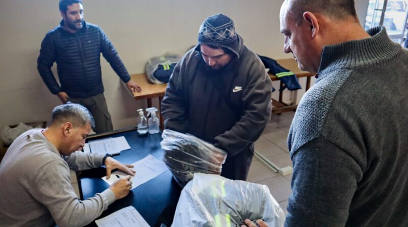 Vialidad Provincial entregó a su personal ropa térmica previo al Plan Invernal 2025