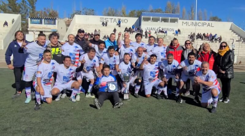 Amigos de Caleta Olivia, campeón del Regional Patagónico +49 “Alberto Valle”
