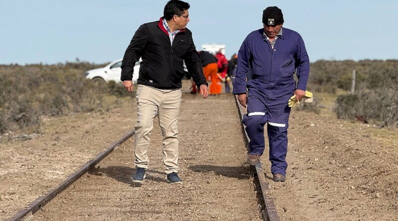 Vidal impulsa la vuelta del tren en Santa Cruz: recorrió las obras en Jaramillo y almorzó con trabajadores de YCRT