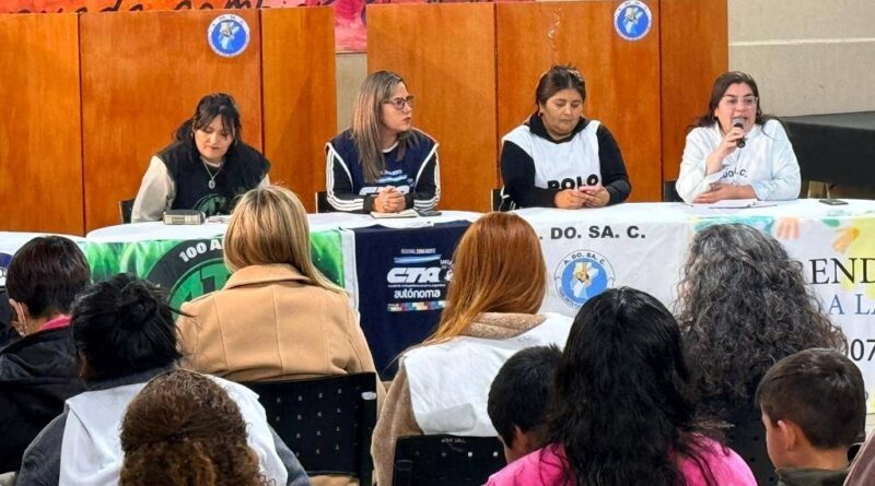 1° Plenario de trabajadores del Frente Sindical decreto paro y movilización