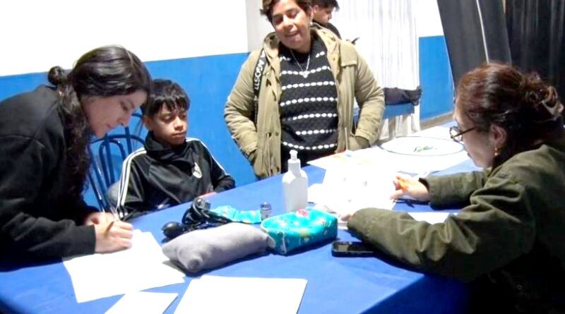 Dispositivo de salud en el Club Catamarca para completar fichas médicas de Liga Norte