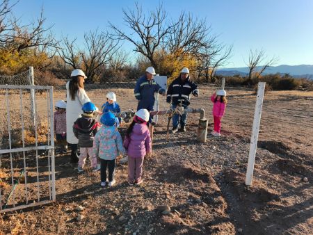 Pequeños grandes guardianes: Alumnos del Jardín N°40 aprendieron cómo cuidar el agua en Lago Posadas