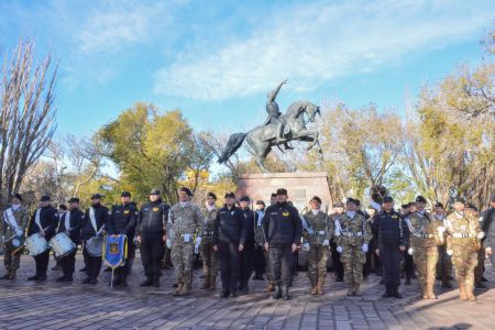 Las bandas de la Policía y del Ejército conmemoraron el Día de la Escarapela