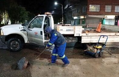 Desborde por lluvia: SPSE recordó que el Municipio de Río Gallegos descarga pluviales en el sistema cloacal provincial y que, por convenio debe actuar en la contingencia