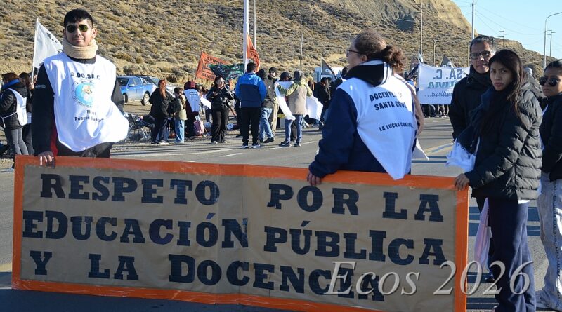 Importante  protesta de gremios estatales en la ruta Nacional N°3
