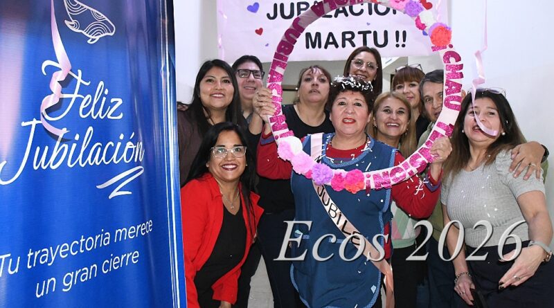 Entre aplausos y abrazos, Martina realizó su último timbrado después de 30 años de servicio