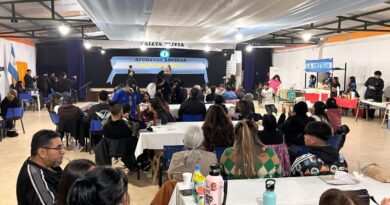 La Peña Solidaria “Ayúdanos a Abrigar” reunió a vecinos y artistas en barrio Mutual                                                                                                                                                           La Peña Solidaria “Ayúdanos a Abrigar” reunió a vecinos y artistas en barrio Mutual