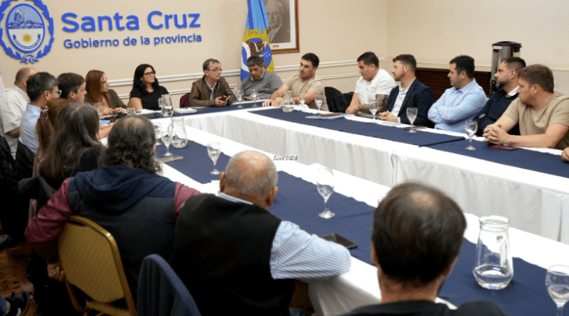 El Gobierno reunió a gremios, empresas y municipios para fortalecer la temporada de langostino y defender el trabajo portuario
