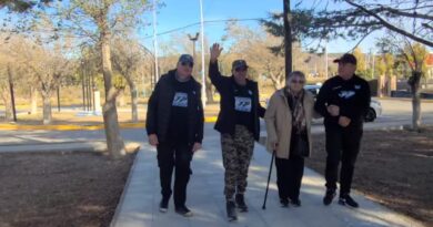 Emotivo reencuentro en Cañadón Seco: exsoldados volvieron 44 años después y revivieron la memoria de Malvinas