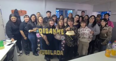“Que quieran y respeten su trabajo”: emotiva despedida a Sandra tras 30 años en el municipio