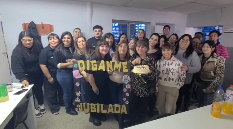 “Que quieran y respeten su trabajo”: emotiva despedida a Sandra tras 30 años en el municipio