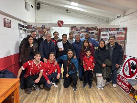El Gobierno de Santa Cruz acompañará el sueño del césped sintético para Independiente