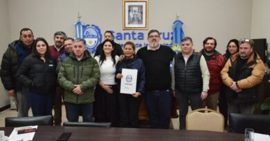 Agobiado por paros de estatales, el gobierno anuncia paritarias