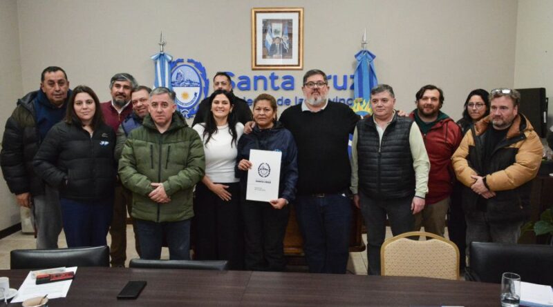 Agobiado por paros de estatales, el gobierno anuncia paritarias