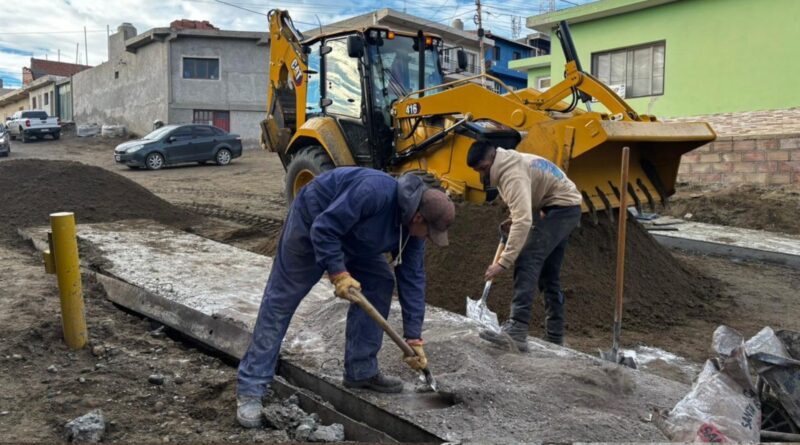 Municipio y vecinos avanzan con una obra de adoquinado en el barrio 3 de febrero Municipio y vecinos avanzan con una obra de adoquinado en el barrio 3 de febrero