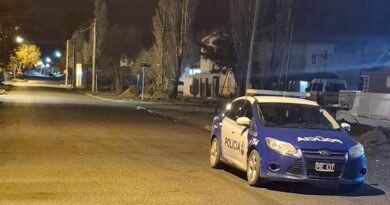 Investigan la muerte de un hombre hallado junto a una bicicleta en la madrugada