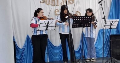 Los talleres barriales celebraron el invierno con una muestra artística en la sala Liliana Venanzi