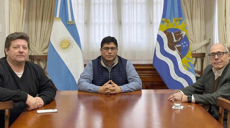 Claudio Vidal y Pedro Luxen recibieron al procurador Eduardo Sosa tras su restitución y reafirmaron el compromiso con las instituciones