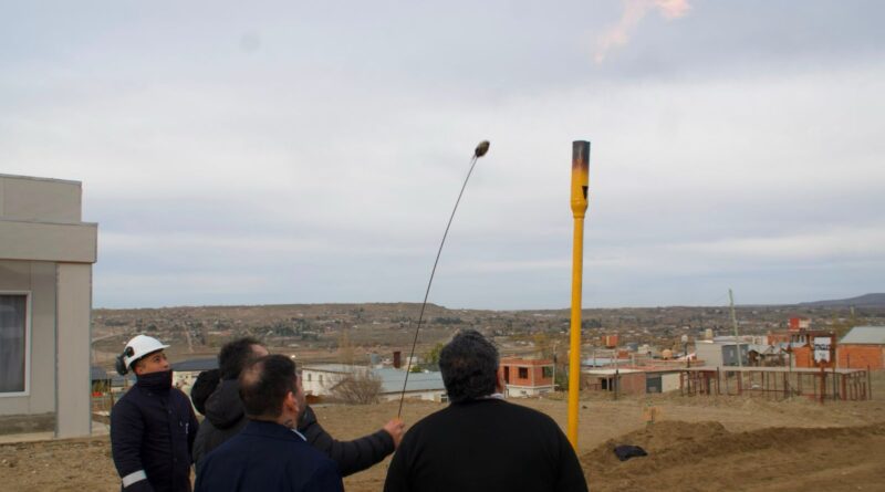 Inauguran red de gas en el barrio René Favaloro