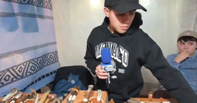 Lucas, el joven emprendedor que financia sus proyectos con la venta de cuchillos artesanales en la Expo Invierno Lucas, el joven emprendedor que financia sus proyectos con la venta de cuchillos artesanales en la Expo Invierno