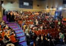 Los niños de la ciudad disfrutaron de una función gratuita de cine