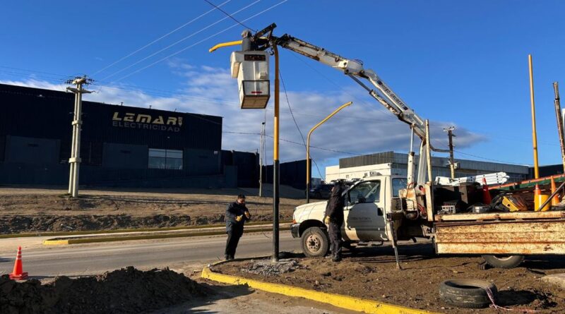 Avanzan los trabajos de semaforización en Avenida Bartolomé Mitre y calle Juana Terraz
