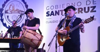 Cala Gallardo llevó el cancionero santacruceño al escenario de la Expo Rural de Palermo