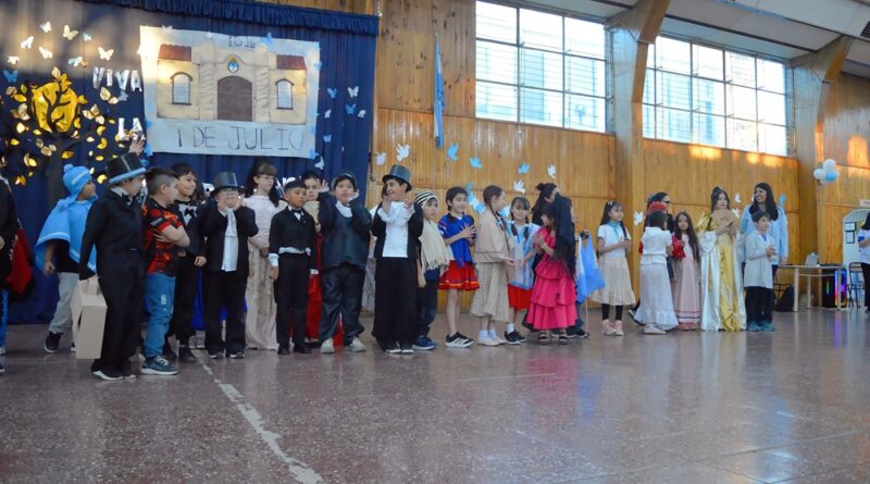 La Escuela Primaria N°19 celebró con un gran acto el Día de la Independencia