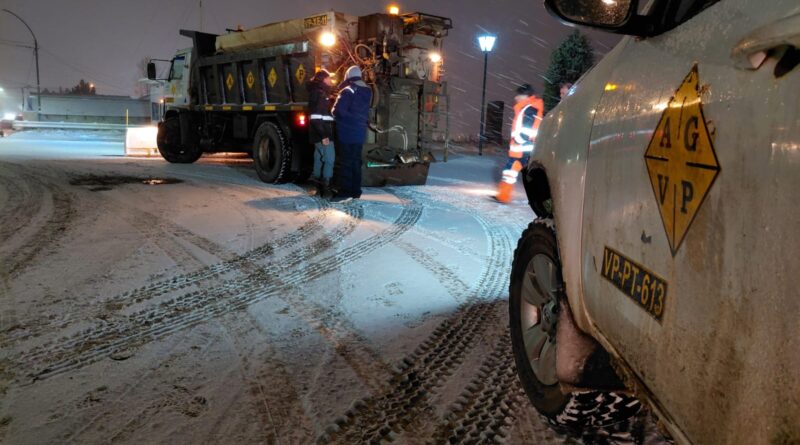 Se realizan tareas de despeje de nieve sobre la Ruta Complementaria Nº 20
