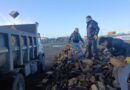 Vialidad Provincial colabora con el traslado de leña hacia la Reserva Camusu Aike