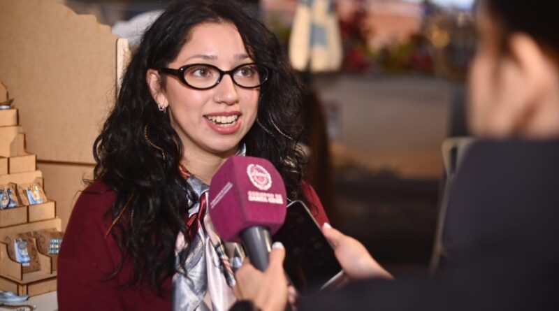 Patria Sur lleva la identidad argentina a la Expo Rural de Palermo con escarapelas artesanales hechas en Santa Cruz