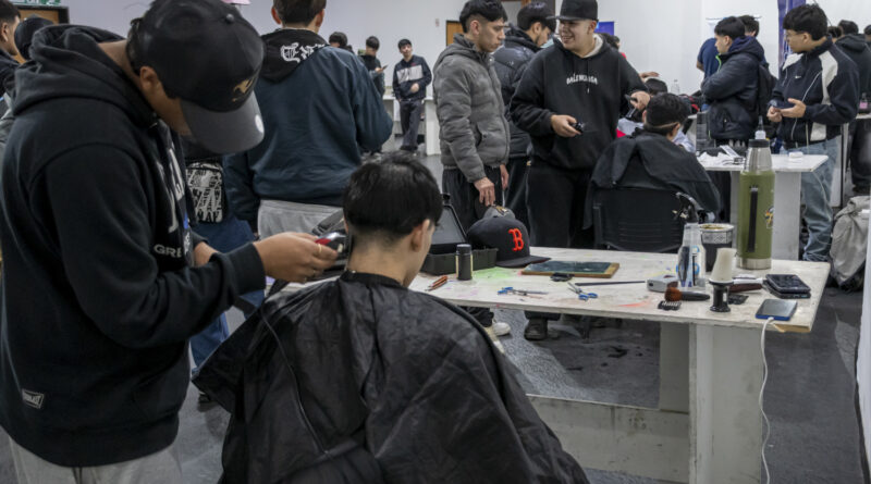 La Subsecretaría de Juventudes realizó el tercer Seminario de Barbería con una amplia convocatoria