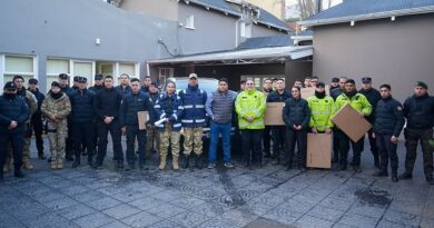 Vidal inició una ronda de diálogo directo con las fuerzas de seguridad de Santa Cruz