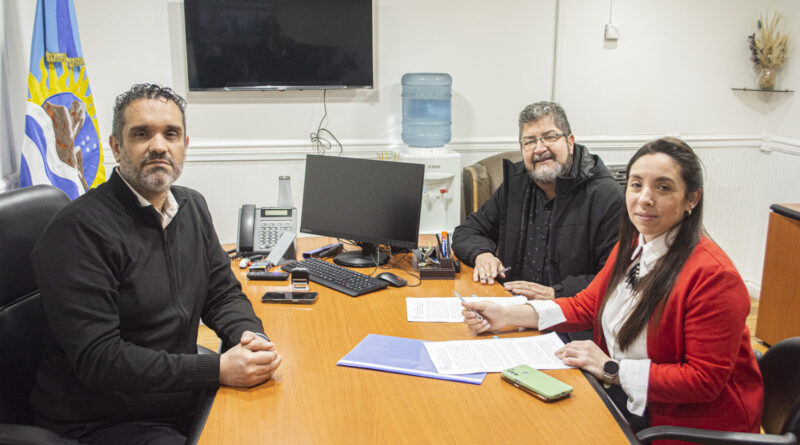 Políticas de Niñez: El Gobierno de Santa Cruz firmó convenio PAINA con la comuna de Lago Posadas