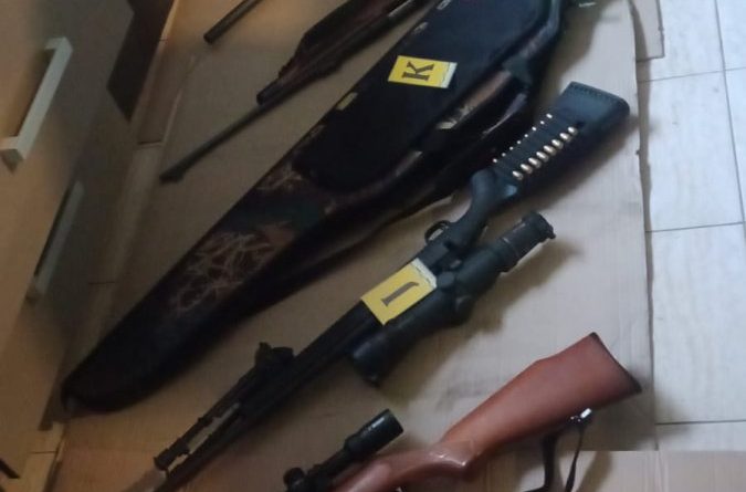 Seguridad secuestró más de 20 armas de fuego y municiones tras un allanamiento en Río Turbio