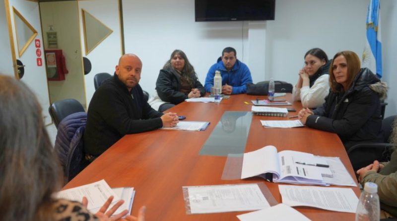 Ricci mantuvo una mesa de diálogo con el concejal Carlos Aparicio en Caleta Paula