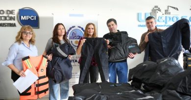 Un.E.Po.S.C. entregó indumentaria y elementos de seguridad marítima a los trabajadores de puertos de Santa Cruz