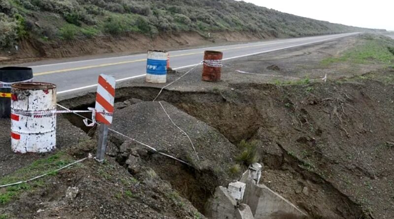 El temporal de lluvia causo desmoronamiento en la zona de La Lobería