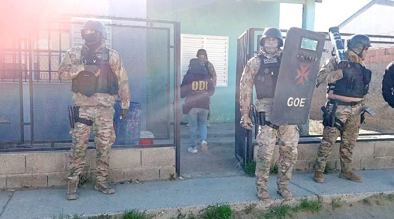 Golpe policial en Caleta Olivia: allanamientos por robo de cobre terminaron con el secuestro de más de 5 kilos de marihuana