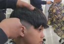Corte de pelo solidario en Caleta Olivia: adolescentes ofrecen sus servicios y reciben alimentos no perecederos