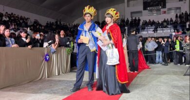 Fiesta del Estudiante: Liz e Ignacio fueron elegidos Reina y Rey de los Estudiantes de Caleta Olivia