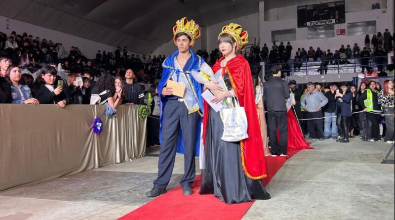 Fiesta del Estudiante: Liz e Ignacio fueron elegidos Reina y Rey de los Estudiantes de Caleta Olivia
