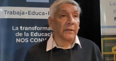 Educación presentó en Caleta Olivia la guía “Escuelas que acompañan en comunidad” para estudiantes y familias