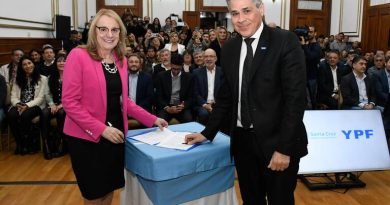 Güenchenén acusa a González de haber desviado fondos de YPF