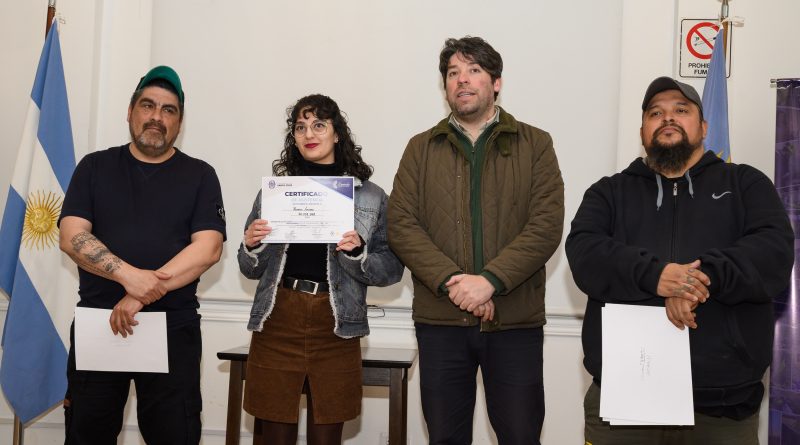 Río Gallegos: certifican a vecinos en capacitación de maquinaria pesada