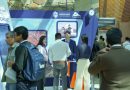 Cientos de personas recorren el stand de FOMICRUZ S.E. en el Argentina Mining Norte 2026 que se desarrolla en Salta