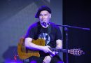 Franco “Cala” Gallardo emocionó con su música patagónica en el Pabellón Historia