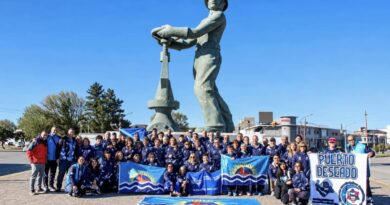 Con la camiseta de Santa Cruz y el corazón lleno de ilusión, los Adultos Mayores ya viajan rumbo a San Juan