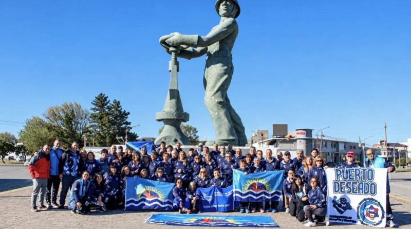 Con la camiseta de Santa Cruz y el corazón lleno de ilusión, los Adultos Mayores ya viajan rumbo a San Juan