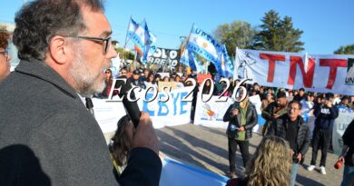 Caleta Olivia marchó por la universidad pública y contra las políticas de ajuste Caleta Olivia marchó por la universidad pública y contra las políticas de ajuste